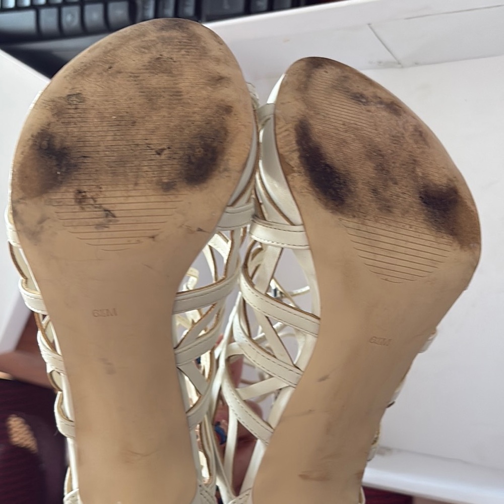 * HOST PICK * GUESS White Cage Heels - Picture 4 of 5